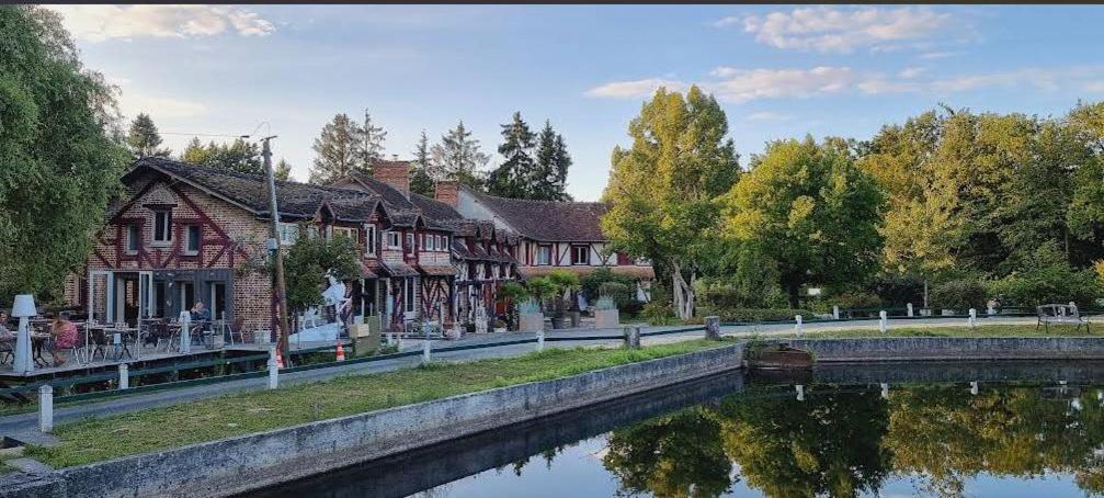 Le Moulin De Villiers Hotel Nouan-le-Fuzelier Exterior photo